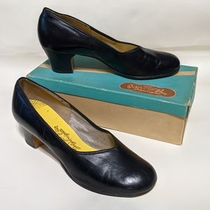 Vintage Peter Pan Black Pumps new with box